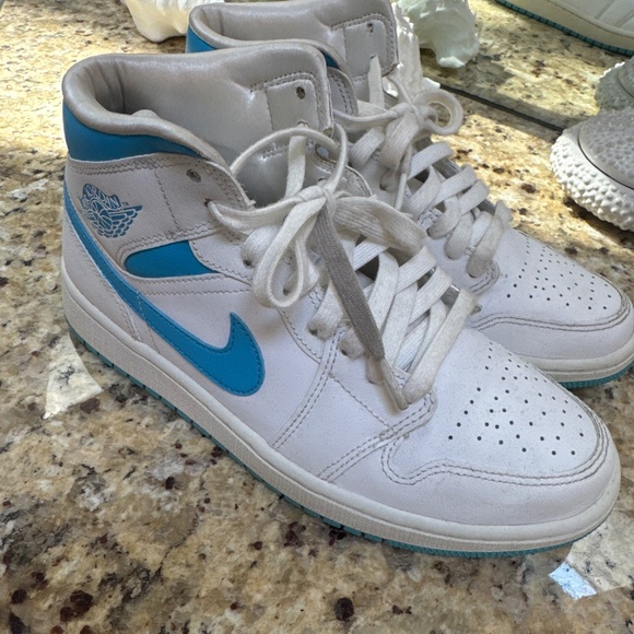 Nike women’s Jordans size 8 EUR 39 - Picture 1 of 5